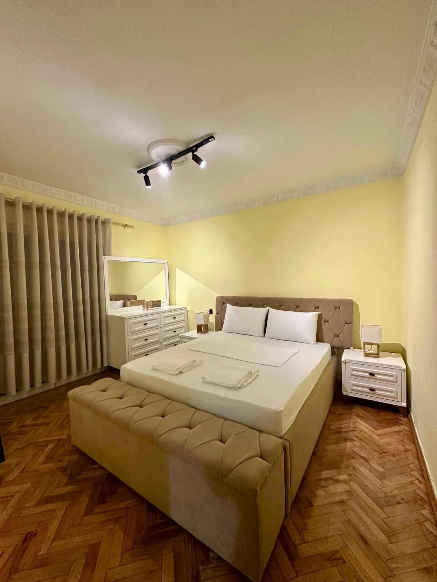 Appartement Fun House Serenity à Tirana Extérieur photo